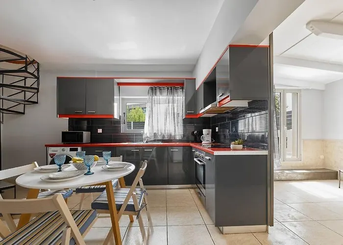 Beachside Apartment-pool-parking * Chania (Crete)